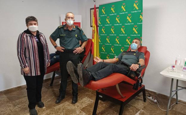 La Guardia Civil colabora con una campaña de donación de sangre en la Comandancia de Las Palmas