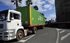 Los transportistas canarios avisan de una subida del 12% en sus tarifas ante el alza de los costes
