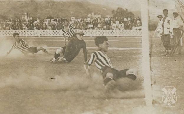 El Foro «Ángel Arocha» celebra en el RC Victoria una sesión sobre los primeros encuentros del CD Tenerife en Gran Canaria
