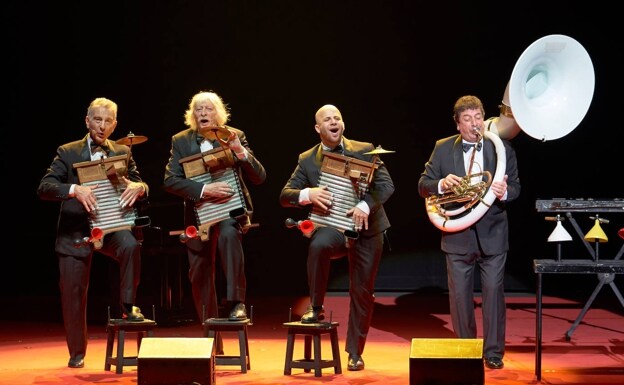 Les Luthiers, con López Puccio el segundo a la izquierda, llevan en los escenarios desde 1967, cuando se conocieron en un coro universitario. /R. C.