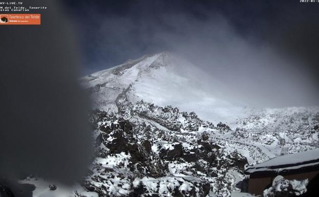 El Teide ya luce su invernal manto blanco, para deleite de todos