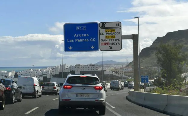 Imagen de archivo de una retención en la autovía GC-2 en dirección a la capital. 