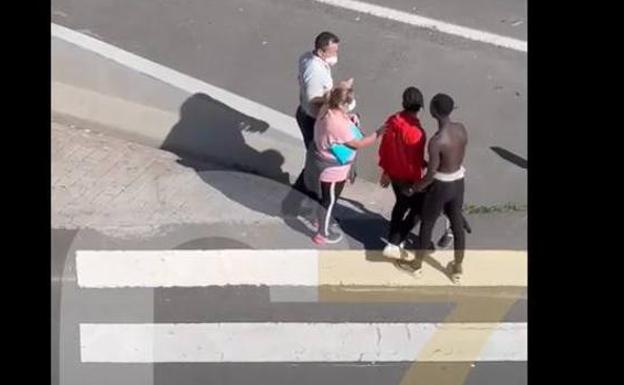 Al chófer de la guagua «le hirvió la sangre» y tuvo que intervenir tras el intento de robo a un discapacitado