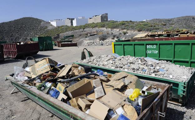 Canarias penalizará tirar basura en vertederos