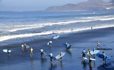 La Bahía de El Confital se queda a las puertas de lograr la designación de reserva mundial de surf