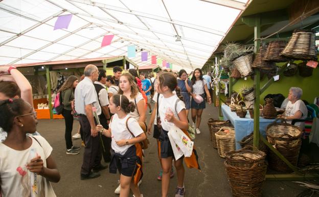 La Feria de Artesanía se traslada a las calles y plaza de Antigua