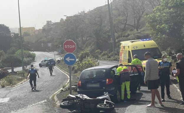 Un motorista herido tras un accidente en El Batán