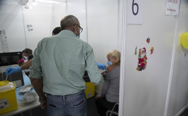 843 nuevos positivos en las islas y 12 muertos este domingo por la covid-19