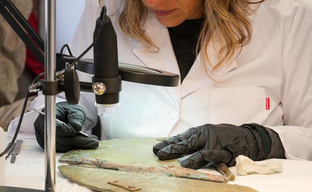 El caso del pinjante de caballería que se confundió con un platillo