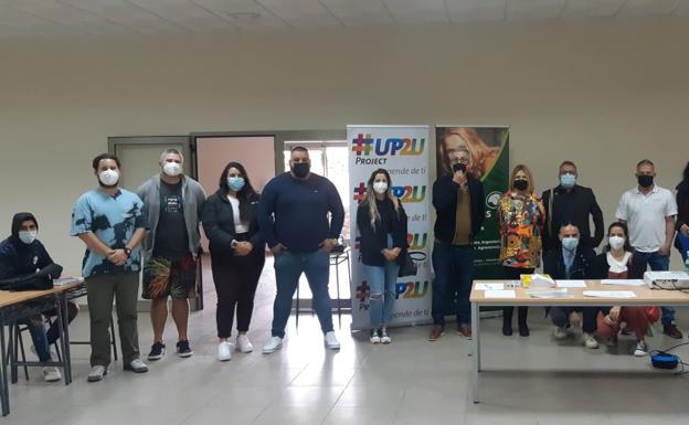 Quince jóvenes se forman en viveros y centros de jardinería gracias al Cabildo y Up2u Project