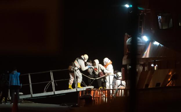 «El próximo niño que llegue en patera tendrá que quedarse en la comisaría»