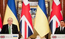 Johnson apoya desde Kiev a las autoridades ucranianas en su pulso con Rusia