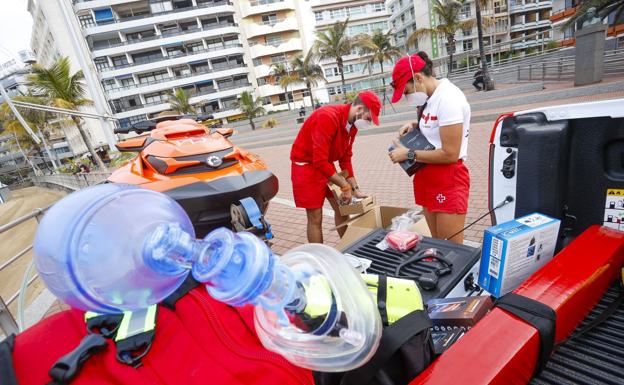 La capital grancanaria refuerza el servicio de vigilancia de playas, donde se rescató a 172 personas en 2021