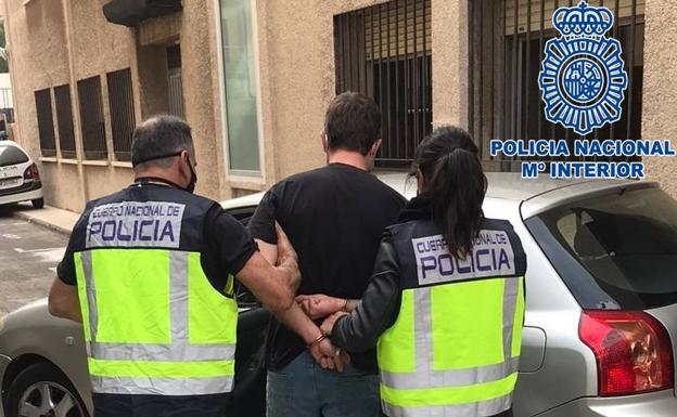 Atracan a punta de cuchillo en una multitienda en Santa Cruz de Tenerife
