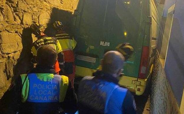 Provoca un accidente con seis coches implicados y da positivo en drogas en San Cristóbal