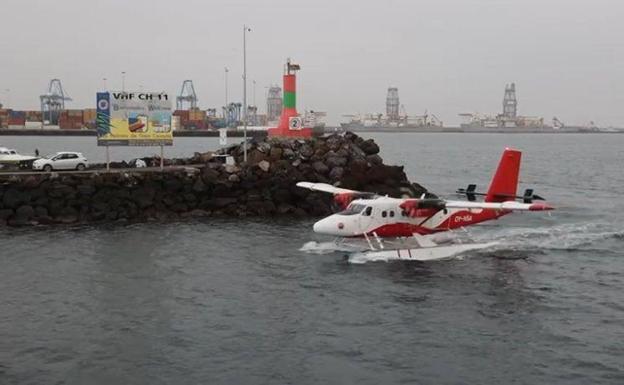El hidroavión de pasajeros ameriza en Gran Canaria