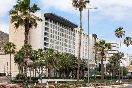 Sanidad descarta el cese de la directiva del Hospital Insular