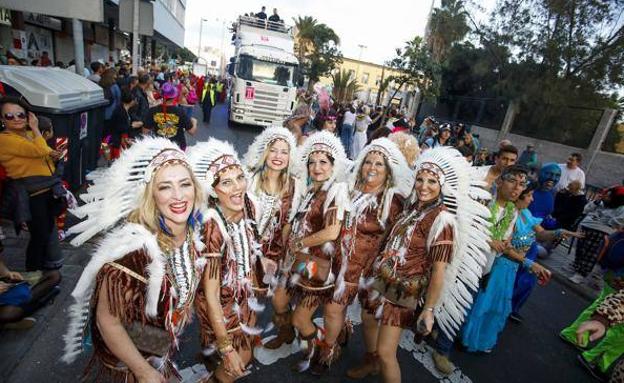 La cabalgata de carnaval de la capital grancanaria se celebrará el primer fin de semana de julio