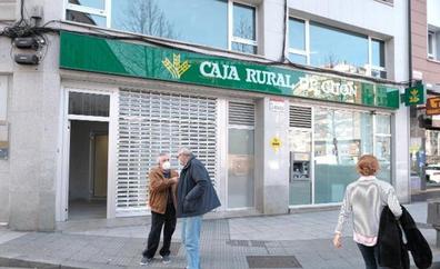Un antiguo escolta de Khashoggi intenta atracar un banco en Gijón con un cuchillo