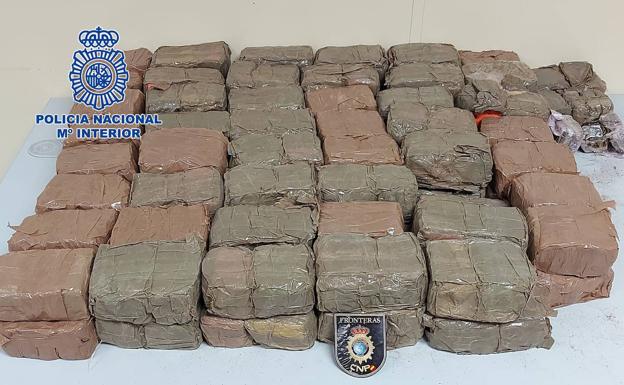 Incautan 48 kilos de hachís en el maletero de un coche en el muelle de Las Palmas