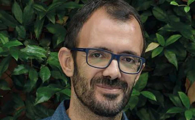 El escritor Isaac Rosa, ganador del Premio Seix Barral 2022. 