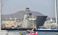 El buque portaeronaves 'Juan Carlos I', de maniobras en Gran Canaria
