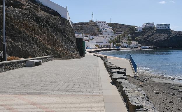 Madera, acero y fibra de vidrio para el nuevo paseo marítimo de Las Playitas