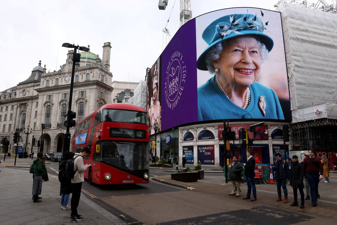 Así celebró la reina Isabel sus 70 años en el trono de Inglaterra