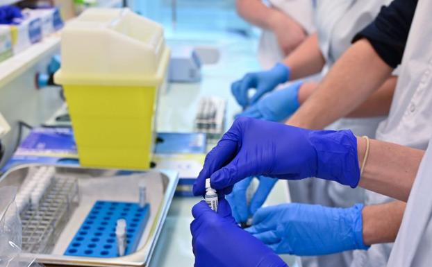 Crean un test rápido que señala si es necesaria la tercera dosis