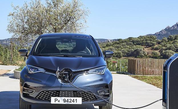 Los españoles ya prefieren los coches híbridos y eléctricos a los de gasolina y diésel
