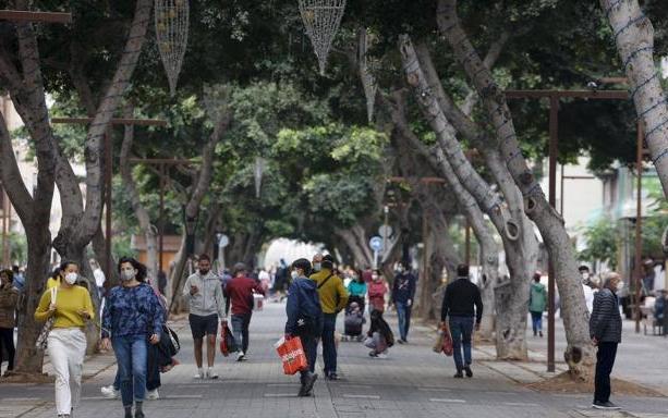 Nueve muertes y 1.240 nuevos casos de covid en Canarias en un día