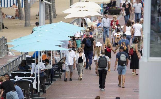Las islas se mantienen en el mismo nivel, pero se flexibilizan horarios y aforos