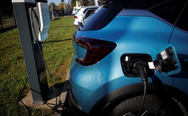 El motor prevé paridad de precios entre vehículo eléctrico y de combustión en 2030