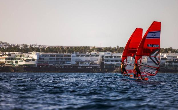 El viento llegó a la Lanzarote International Regatta, pero tarde