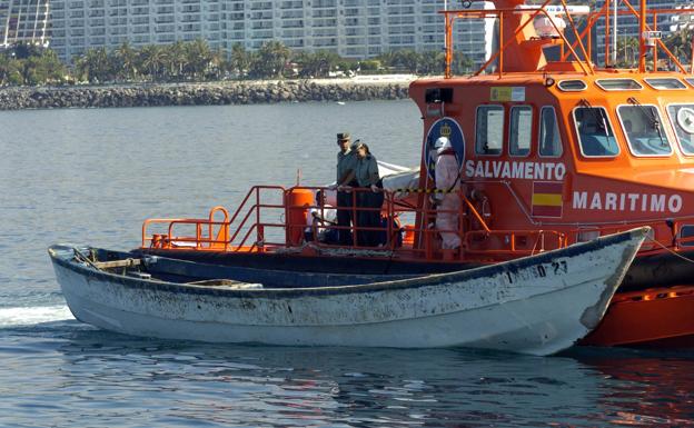 Rescatan a 41 personas de una patera que venía a Gran Canaria