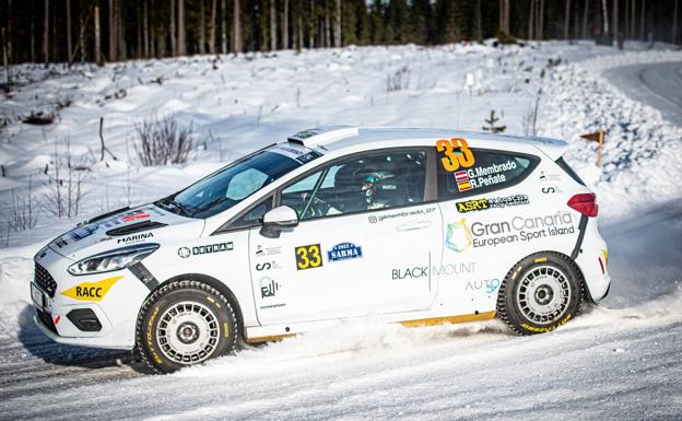 Rogelio Peñate brilla al lado del piloto de 14 años Gil Membrado en Letonia
