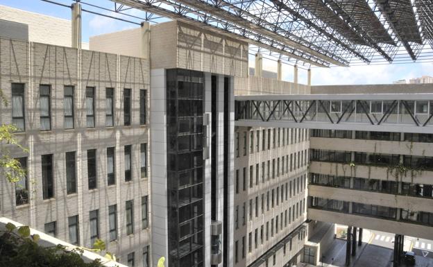 El Negrín sumará la teleasistencia en la consulta de ostomías