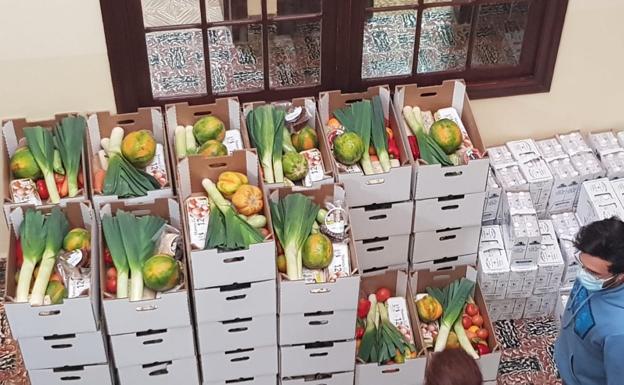 El proyecto 'Mucho más que una caja' llega por ahora a 62 familias vulnerables de Teror