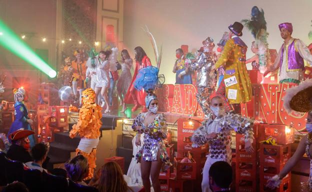 Más de 3.000 personas disfrutan del primer espectáculo de humor del Carnaval de Dorada