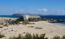 Diputados majoreros piden suspender expedientes del Oliva Beach y Tres Islas
