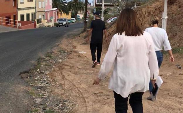 El ayuntamiento renueva el asfaltado de nueve vías de El Secadero y Almatriche