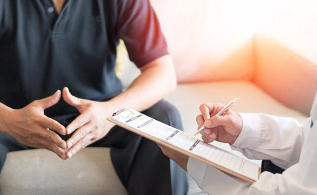 Atención sanitaria a extranjeros en Canarias: favores, 'apps' y el anhelo de un servicio de traducción