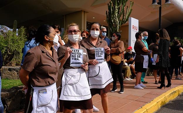 Todos los parlamentarios reclaman que el futuro de los hoteles de la Riu quede en suspenso hasta asumir las competencias en Costas