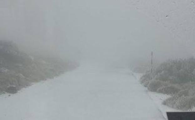 Bajada de temperatura, nubes, lluvia ocasional y nieve este lunes en Canarias