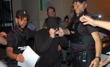 Piden 30 años para dos policías locales por violar a una joven en Málaga