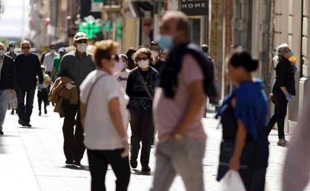 Cinco muertes y 2.063 contagios más de covid en Canarias