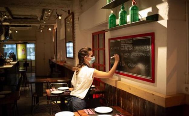 El sector servicios en Canarias aumenta sus ventas un 15,8% en 2021