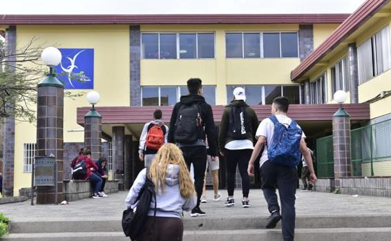 Canarias concede 4.032 becas para estudios universitarios