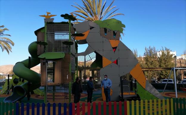 El Ayuntamiento inaugura un nuevo parque infantil en Pájara con instalaciones inclusivas