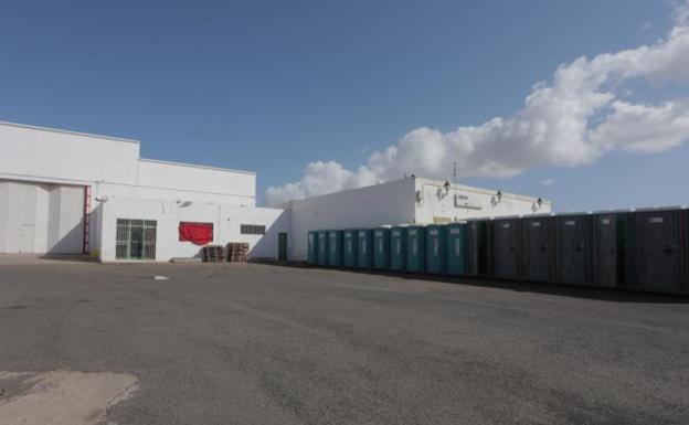 Interior vacía la 'nave de la vergüenza' y deja operativo el CATE de Lanzarote